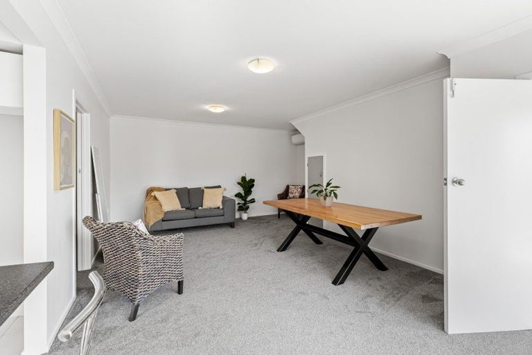 Photo of property in 219a Tukapa Street, Westown, New Plymouth, 4310