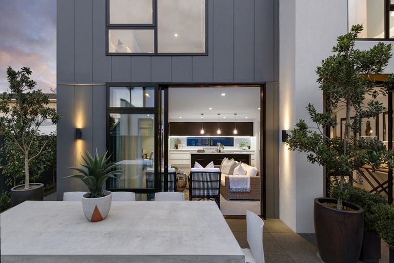 Photo of property in 124 Winchester Street, Merivale, Christchurch, 8014