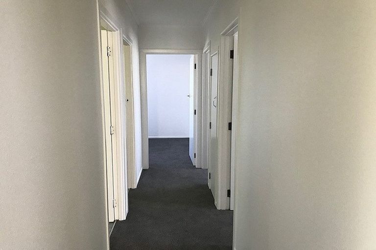 Photo of property in 2 Clendon Place, Manurewa, Auckland, 2102