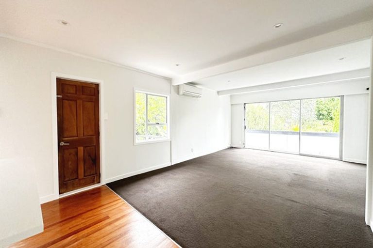 Photo of property in 1/17 Lyons Avenue, Murrays Bay, Auckland, 0630