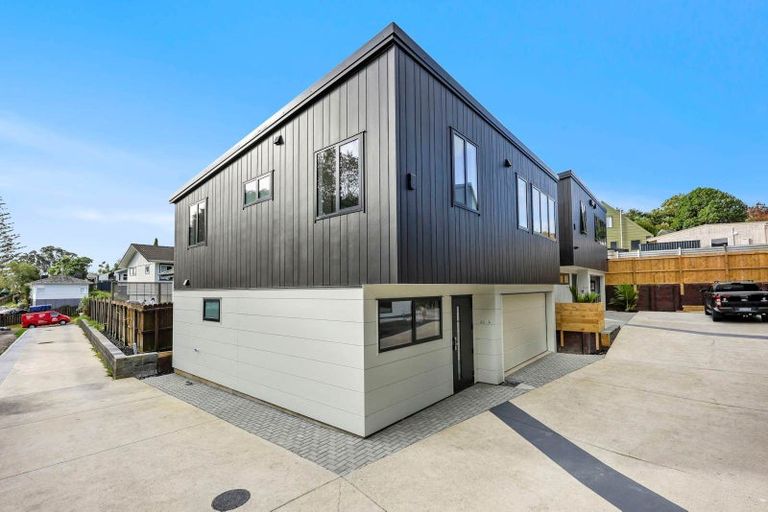 Photo of property in 40a Powrie Street, Glenfield, Auckland, 0629