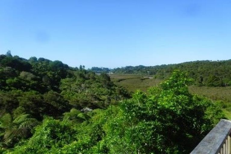 Photo of property in 1 Landing Road, Titirangi, Auckland, 0604