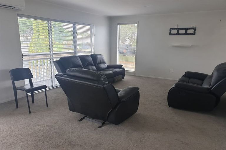 Photo of property in 34 Frobisher Way, Clendon Park, Auckland, 2103