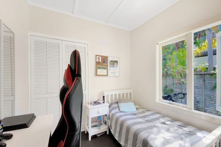 Photo of property in 1/17 Lyons Avenue, Murrays Bay, Auckland, 0630