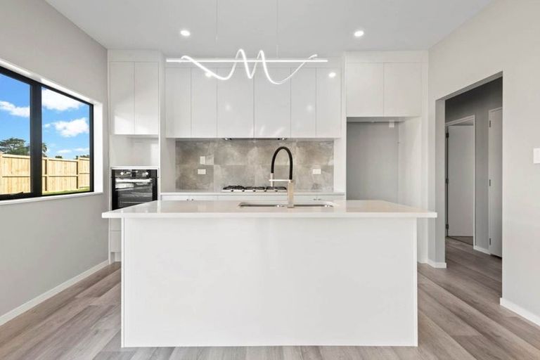 Photo of property in 111 Mutetai Road, Clarks Beach, 2122