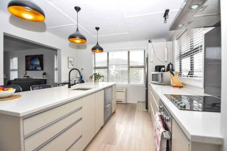 Photo of property in 13 Diamond Street, Carterton, 5713