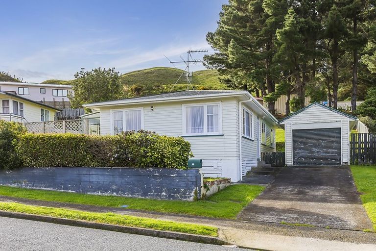 Photo of property in 74 Arahura Crescent, Waitangirua, Porirua, 5024