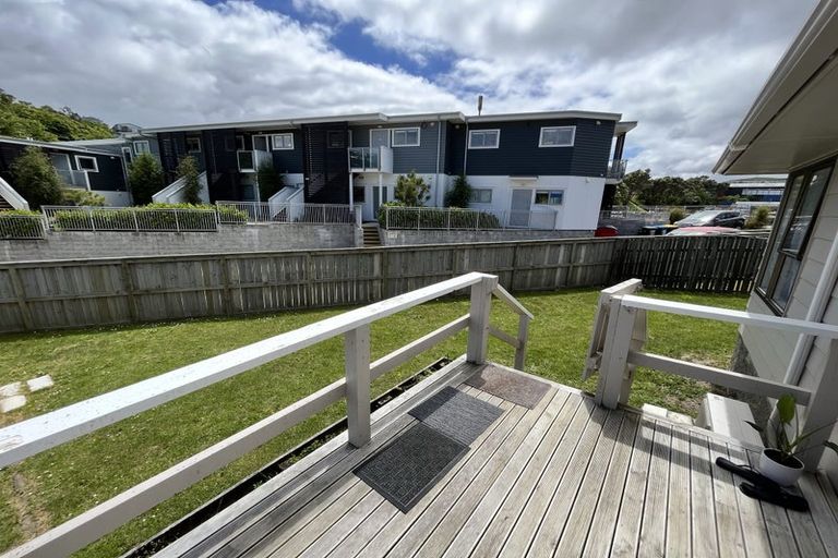 Photo of property in 201a Newlands Road, Newlands, Wellington, 6037