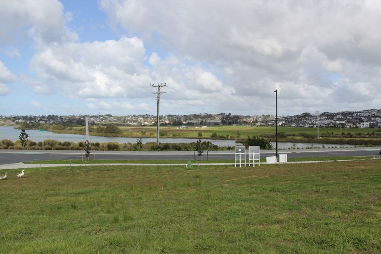 Photo of property in 120 Arran Point Parade, Orewa, 0931