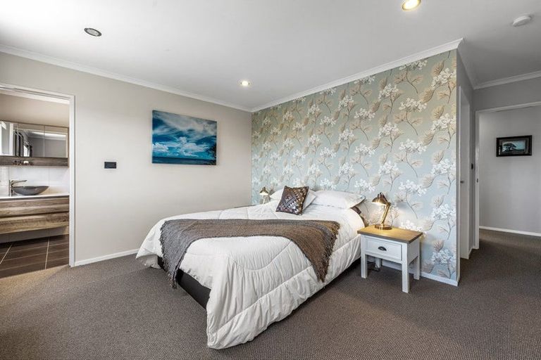 Photo of property in 36 Cape Vista Crescent, Pukekohe, 2120