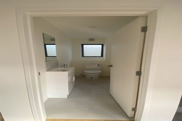 Photo of property in 37d Allington Road, Massey, Auckland, 0614