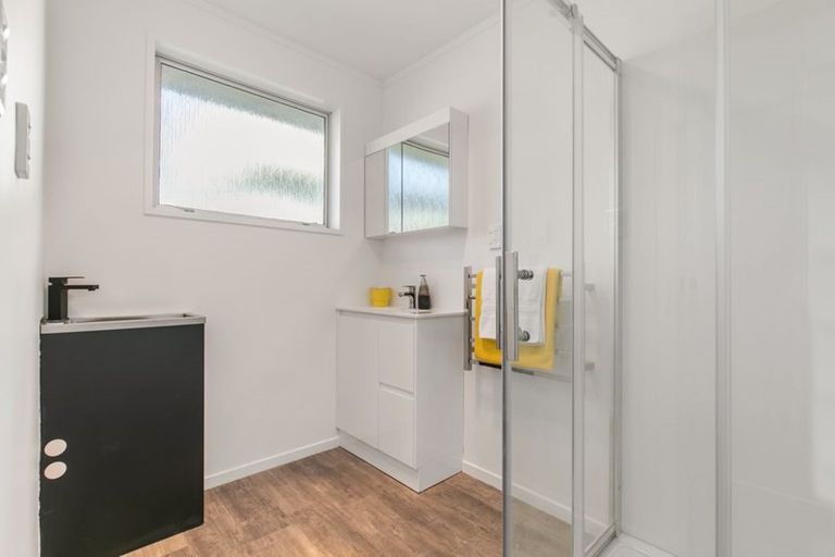 Photo of property in 2/42 Kenderdine Road, Papatoetoe, Auckland, 2025