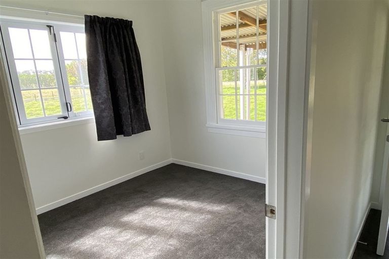 Photo of property in 554 Waitakere Road, Taupaki, Henderson, 0782