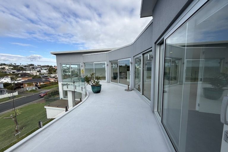 Photo of property in 18 Zita Avenue, Matakatia, Whangaparaoa, 0930