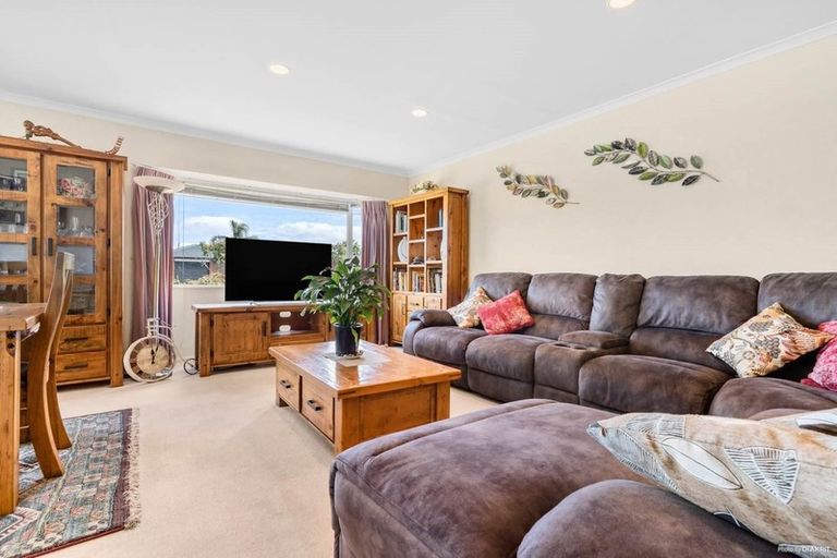 Photo of property in 75 Tington Avenue, Wattle Downs, Auckland, 2103