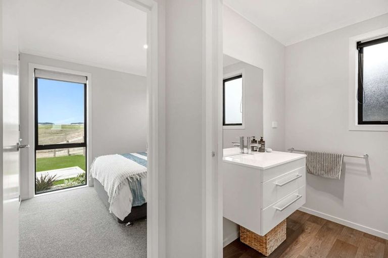 Photo of property in 23 Waipipi Road, Waverley, 4591