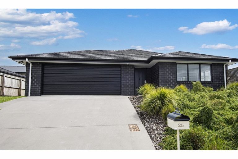 Photo of property in 25 Lake Drive, Tikipunga, Whangarei, 0112