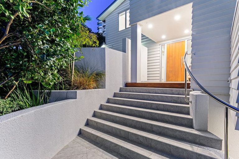 Photo of property in 18a Sylvan Park Avenue, Milford, Auckland, 0620