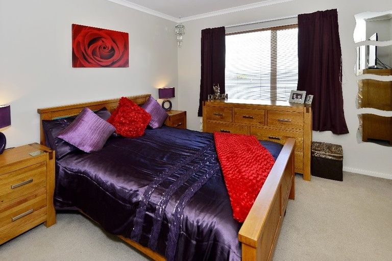 Photo of property in 966a East Coast Road, Northcross, Auckland, 0632