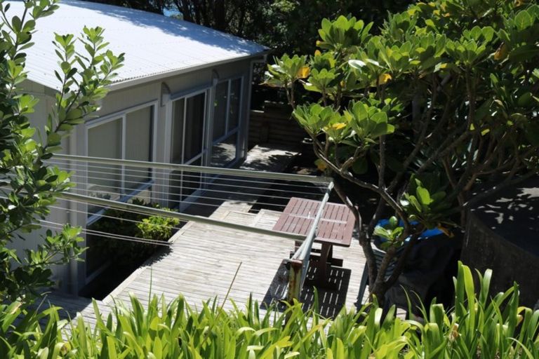 Photo of property in 18 Rewa Place, Russell, 0202