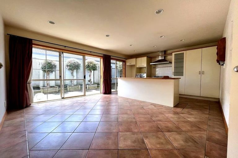 Photo of property in 1/16 Glanworth Place, Dannemora, Auckland, 2016