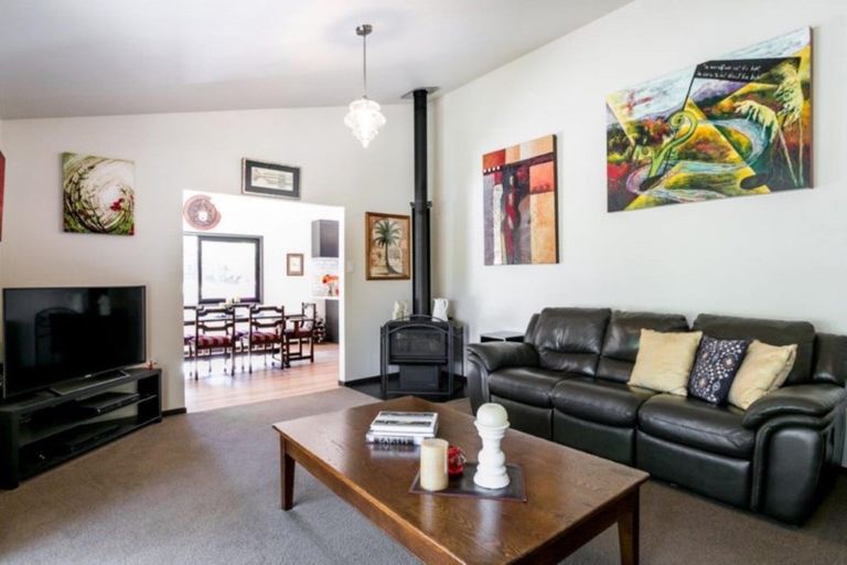 Photo of property in 2067 Taihape Road, Sherenden, Hastings, 4179