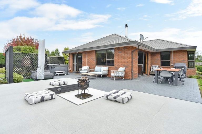 Photo of property in 6 Cedar Place, Amberley, 7410