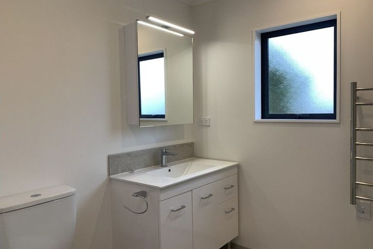 Photo of property in 466a Roscommon Road, Clendon Park, Auckland, 2103