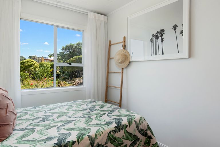 Photo of property in 4 Penguin Street, Leigh, 0985