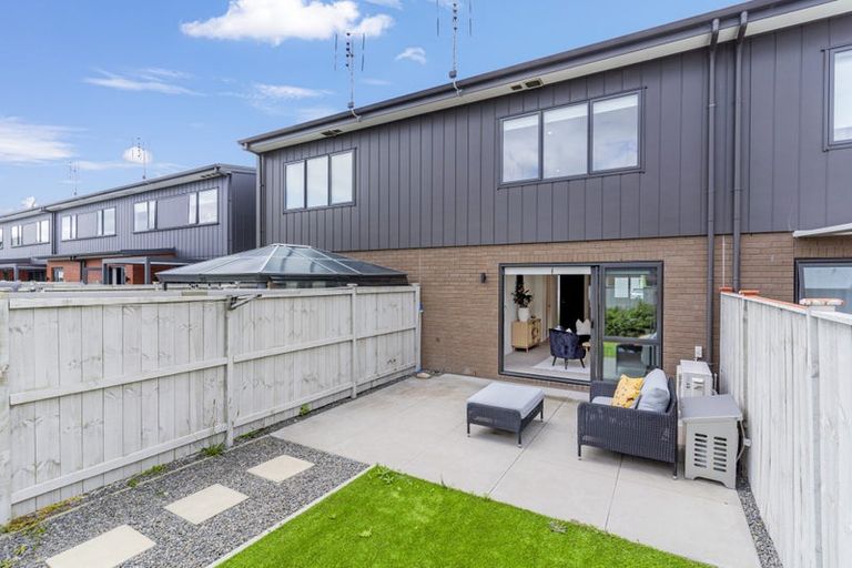 Photo of property in 15 Orona Place, Takanini, 2112