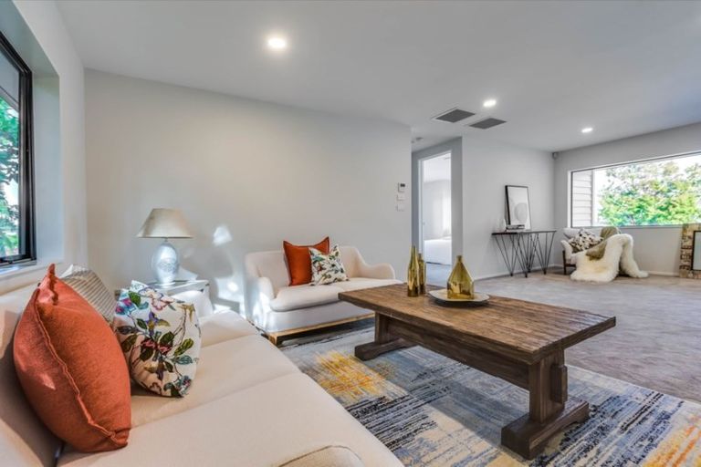 Photo of property in 1 Ti Kouka Place, Te Atatu Peninsula, Auckland, 0610