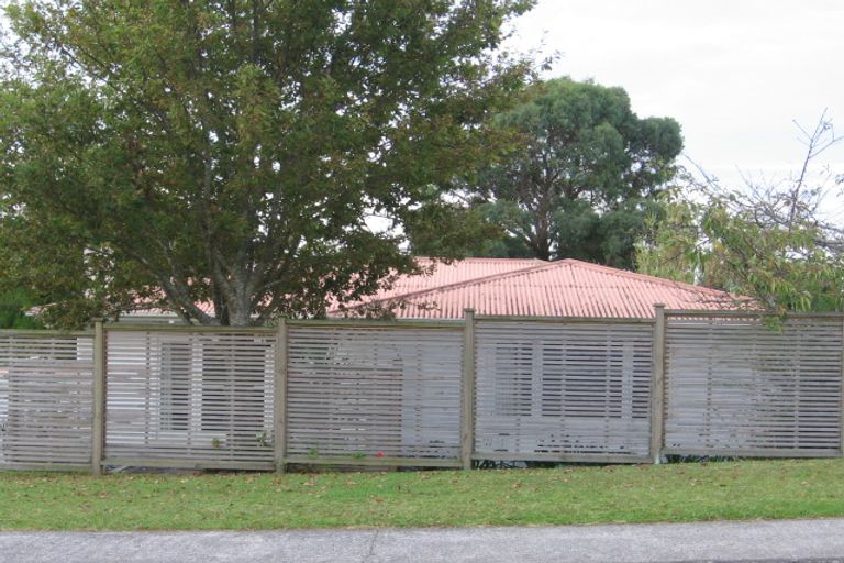 Photo of property in 5 Duncan Avenue, Te Atatu South, Auckland, 0610