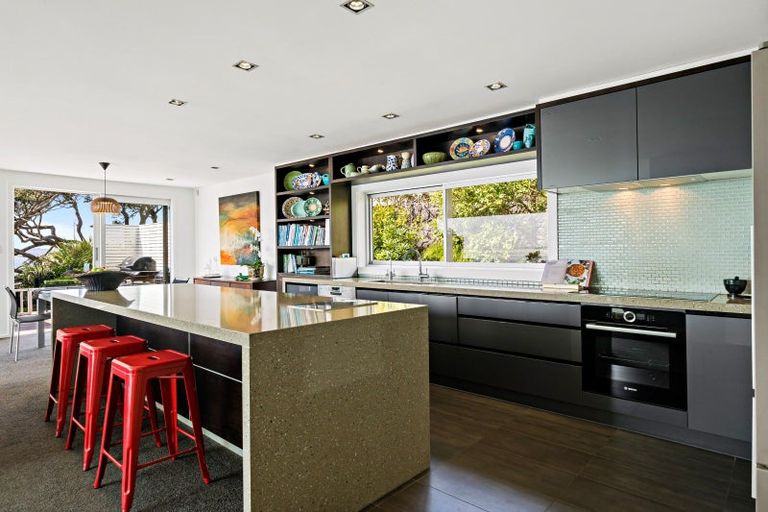 Photo of property in 33 Chelverton Terrace, Red Beach, 0932