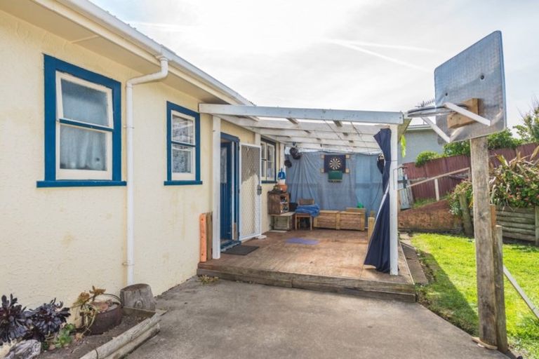 Photo of property in 20 Egmont Street, Castlecliff, Whanganui, 4501