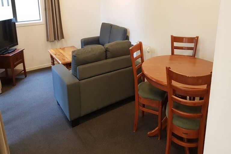 Photo of property in 8b Schnapper Rock Road, Schnapper Rock, Auckland, 0632