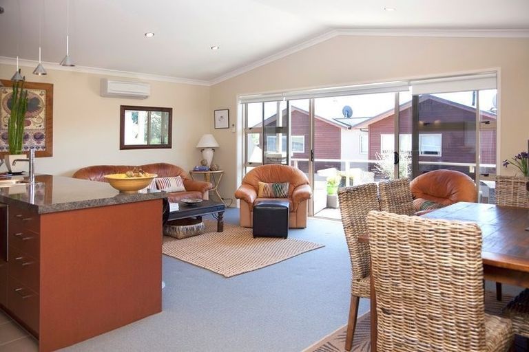 Photo of property in 2/17 Tremaine Avenue, Two Mile Bay, Taupo, 3330