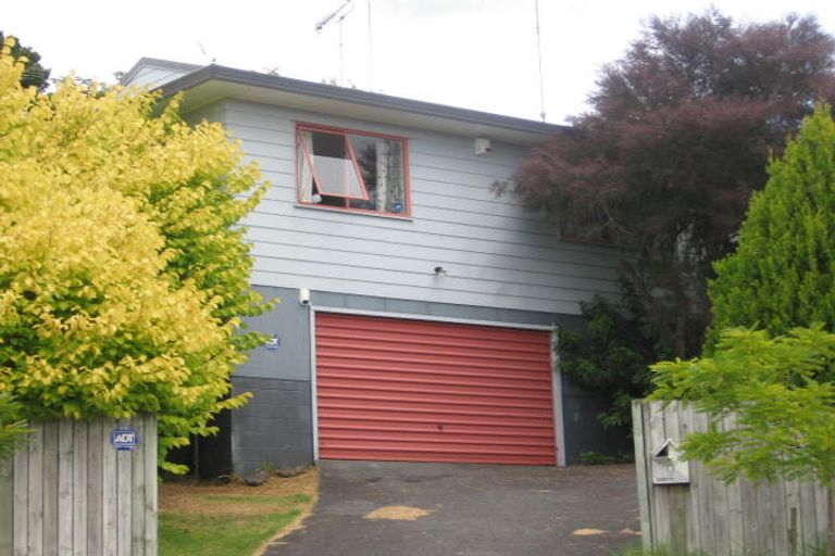Photo of property in 9 Helicon Place, Totara Vale, Auckland, 0629