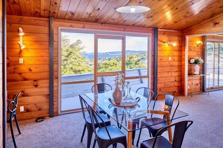 Photo of property in 14 Laburnum Grove, Maungaraki, Lower Hutt, 5010