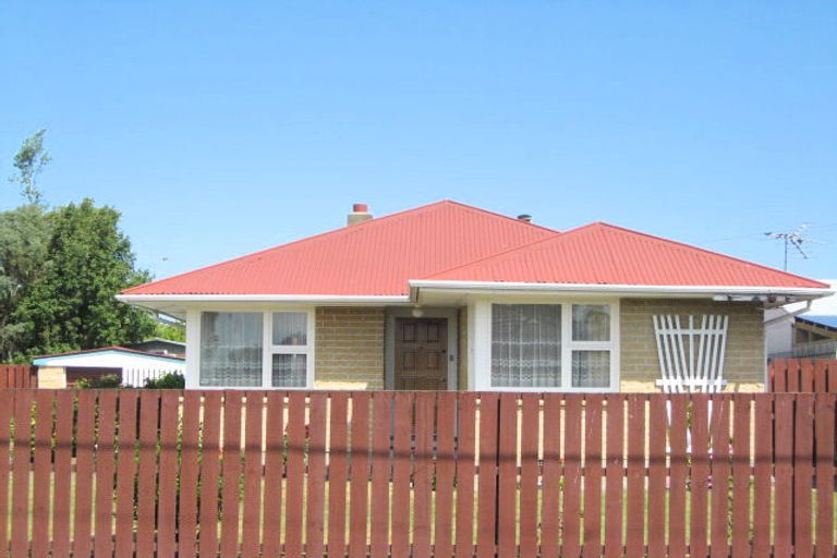 Photo of property in 32 Vancouver Crescent, Wainoni, Christchurch, 8061