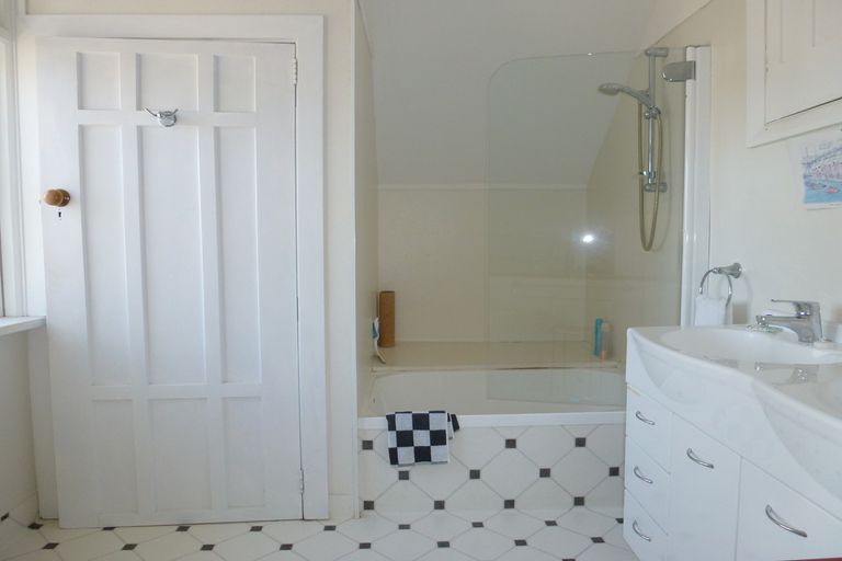 Photo of property in 15 Wilson Street, Omakau, 9376