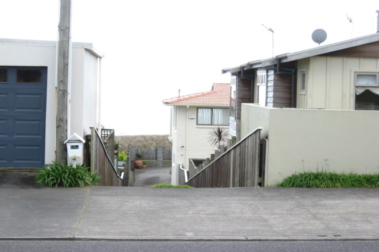 Photo of property in 15a Hamblyn Street, Strandon, New Plymouth, 4312