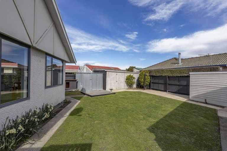 Photo of property in 6 Oakley Crescent, Hornby, Christchurch, 8042