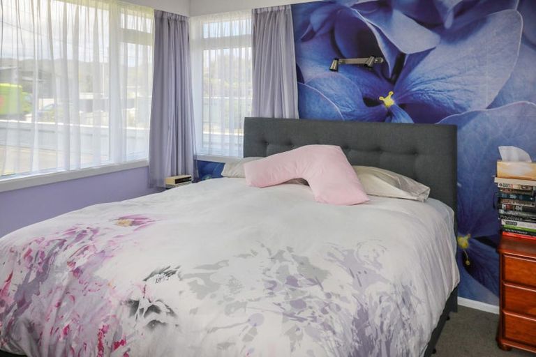 Photo of property in 5 Holyoake Crescent, Avalon, Lower Hutt, 5011