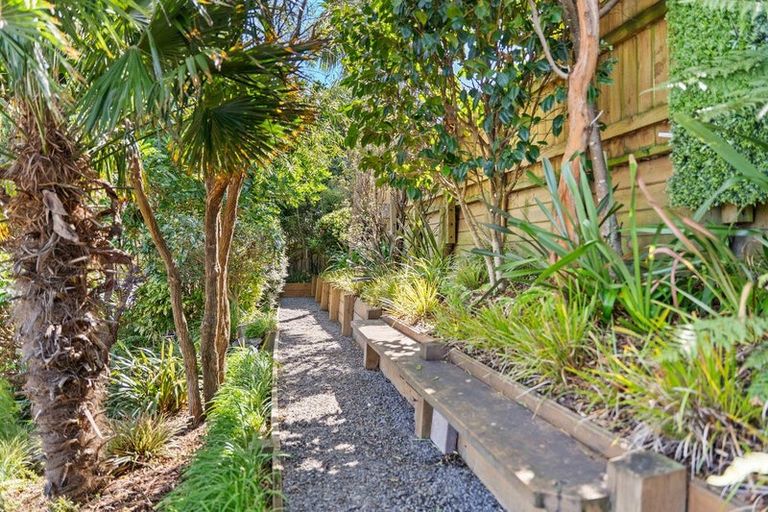 Photo of property in 5 Quadrant Heights, Paraparaumu, 5032