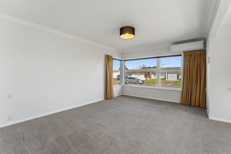 Photo of property in 55 Karaka Crescent, Levin, 5510