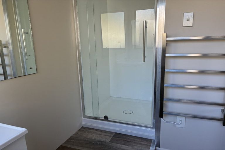 Photo of property in 5 Gregg Place, Sunnyvale, Auckland, 0612
