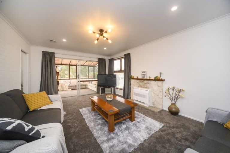 Photo of property in 10 Wairau Place, Kelvin Grove, Palmerston North, 4414
