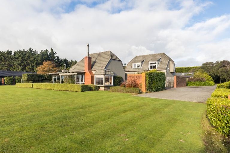 Photo of property in 38 Titirangi Drive, Fitzherbert, Palmerston North, 4471