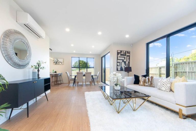 Photo of property in 7a Hewlett Road, Massey, Auckland, 0614