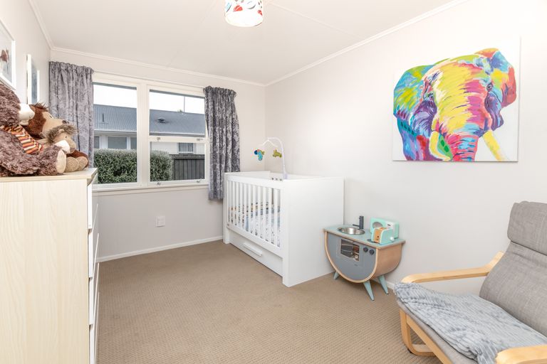 Photo of property in 127 Northcote Road, Northcote, Christchurch, 8052